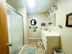 Blue Waters Resort Cabin 11 (Lakehouse) - 3rd bathroom located upstairs